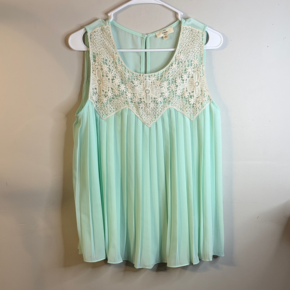 Entro Light Green Sleeveless Blouse with Lace Detail size Large EUC #405 🏷️